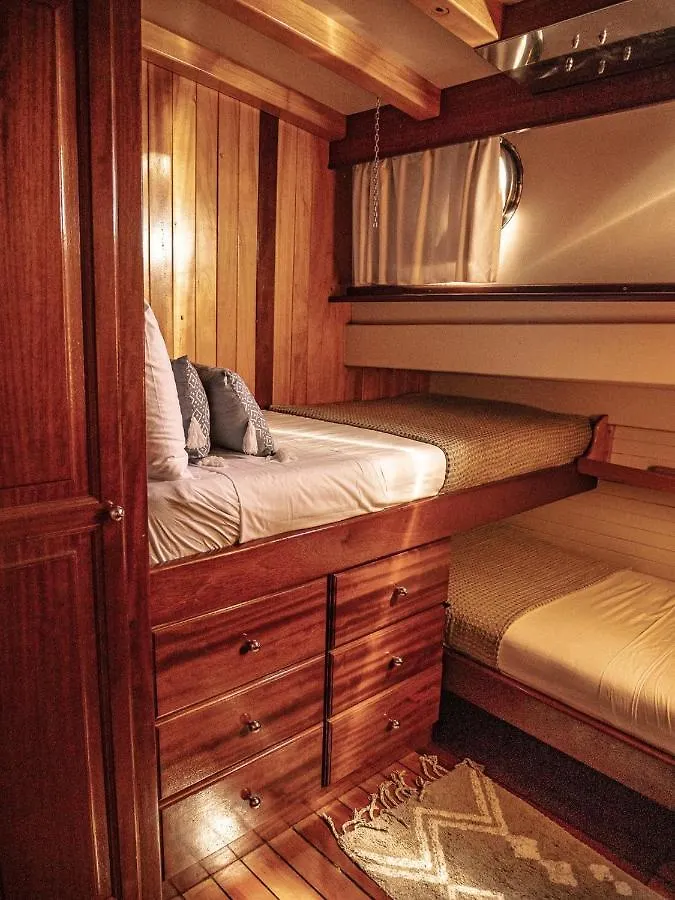 Botel Wooden Boat- La Goletta Hotel Barcelona Spain