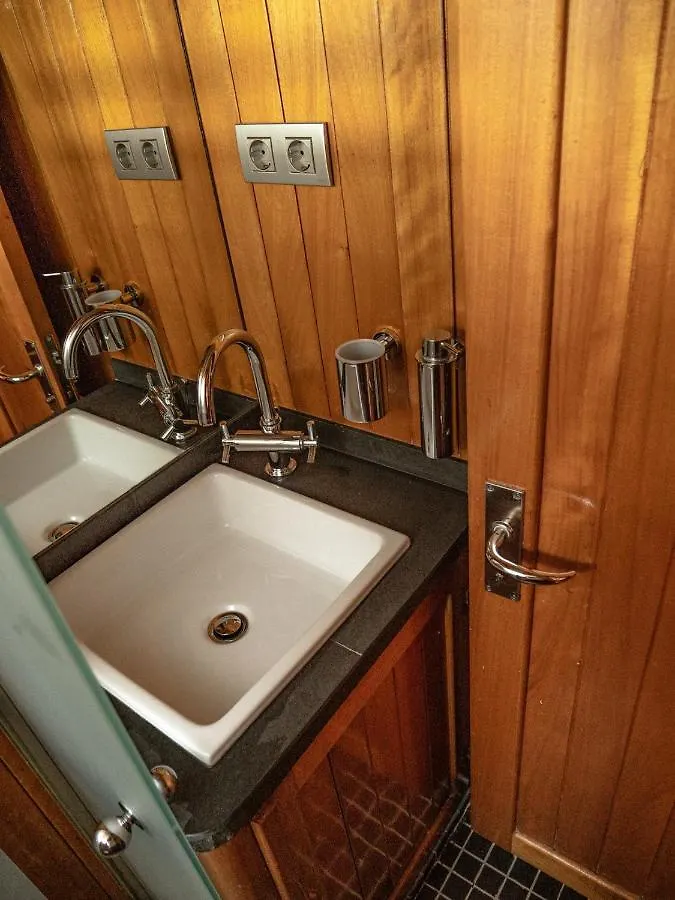 Wooden Boat- La Goletta Hotel Barcelona