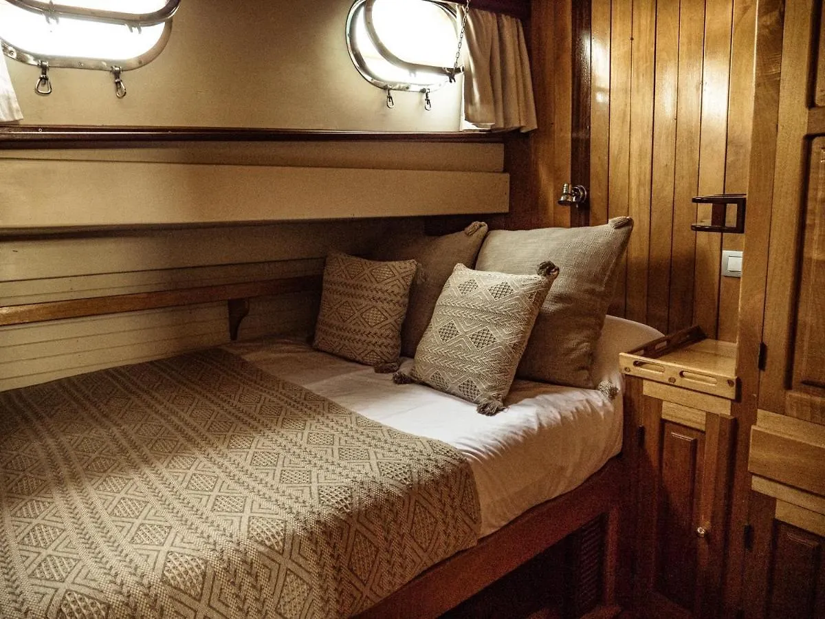 Wooden Boat- La Goletta Hotel Barcelona
