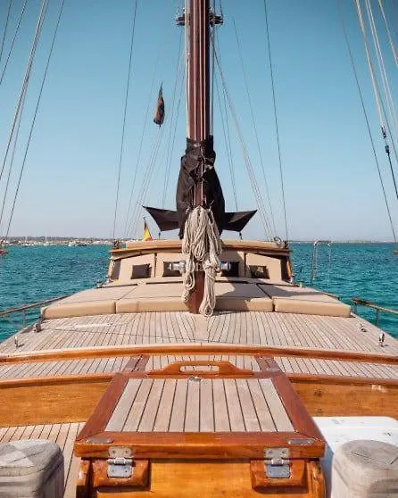 Wooden Boat- La Goletta Hotel Barcelona