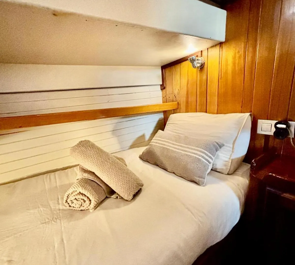 Wooden Boat- La Goletta Hotel Barcelona