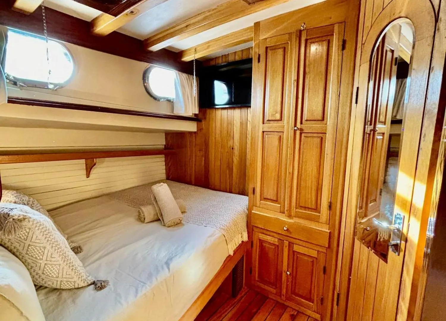 Wooden Boat- La Goletta Hotel Barcelona