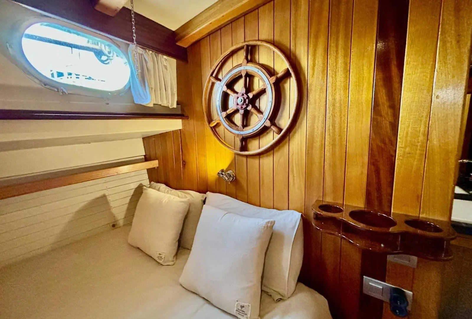 Botel Wooden Boat- La Goletta Hotel Barcelona