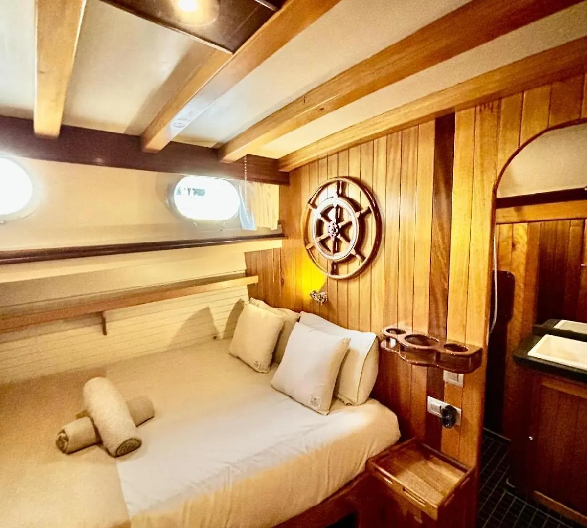 Wooden Boat- La Goletta Hotel Barcelona