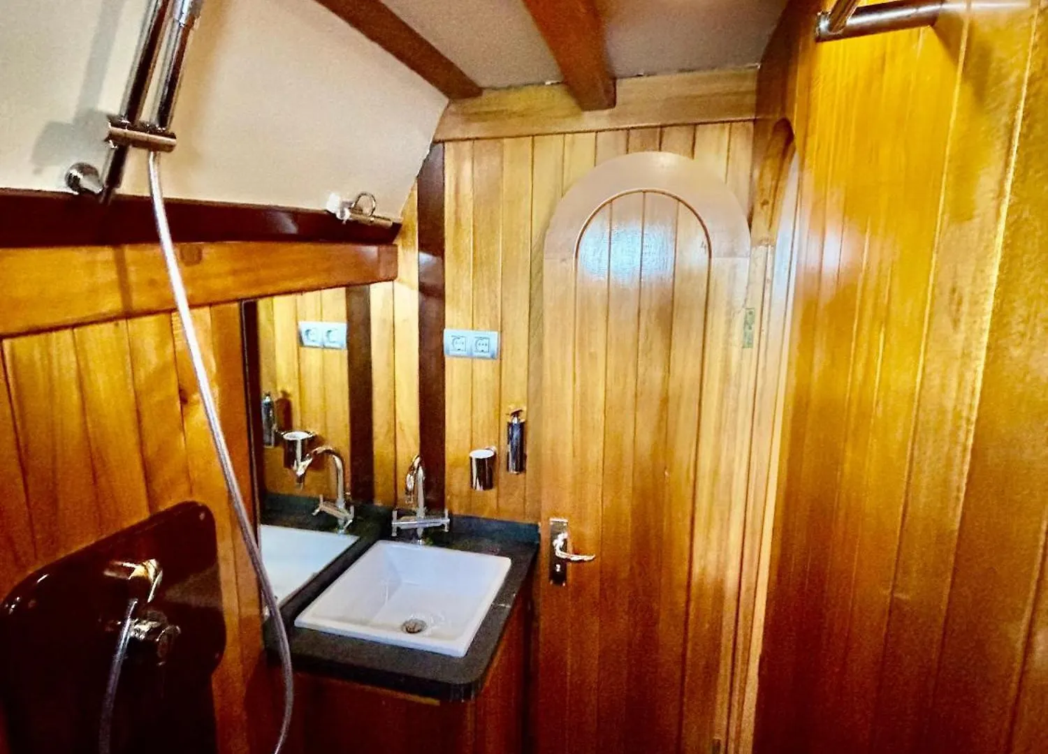 Wooden Boat- La Goletta Hotel Barcelona