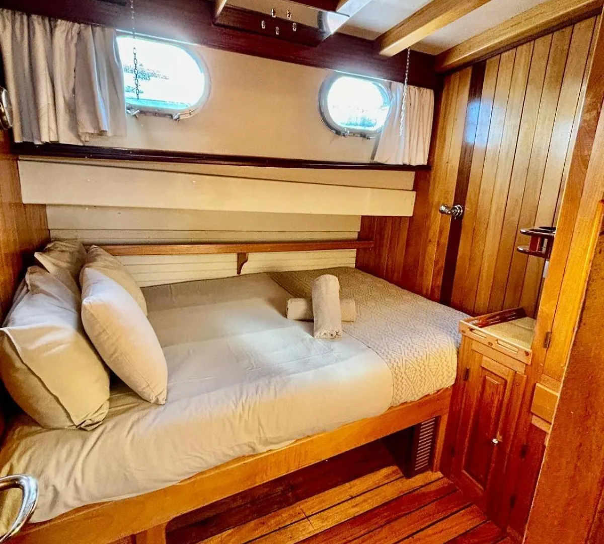 Botel Wooden Boat- La Goletta Hotel Barcelona Spain