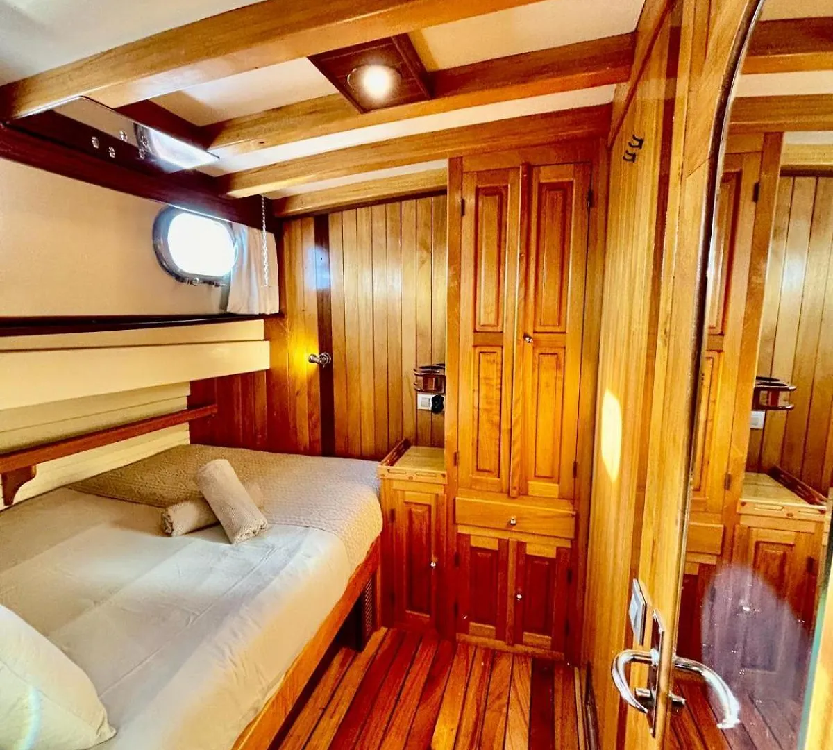 Wooden Boat- La Goletta Hotel Barcelona