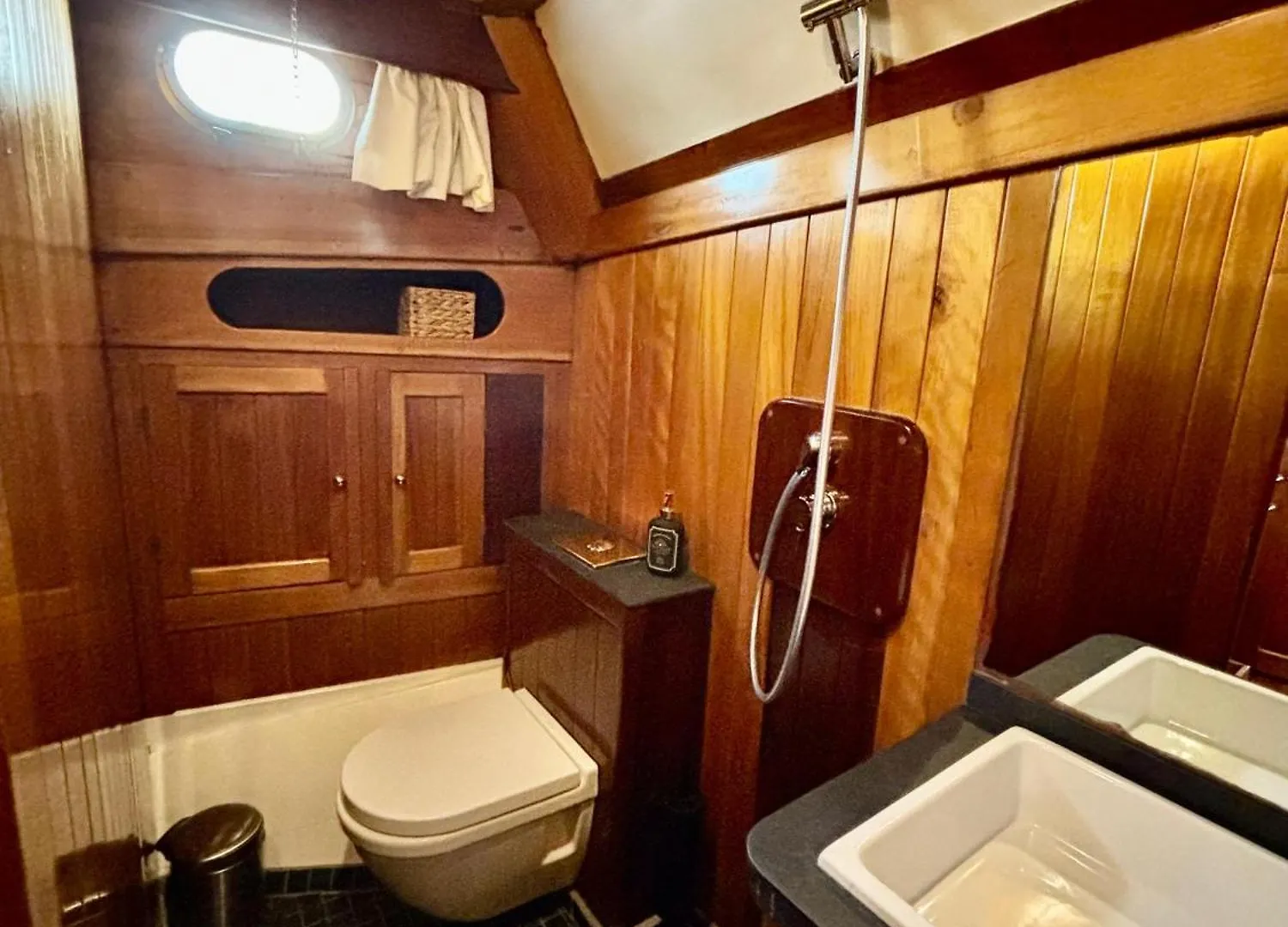 Wooden Boat- La Goletta Hotel Barcelona Botel