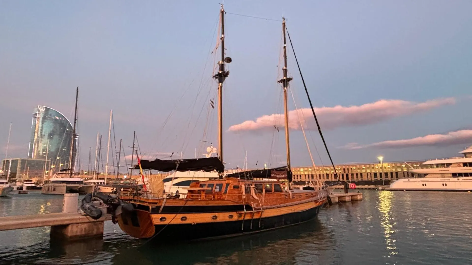 Wooden Boat- La Goletta Hotel Barcelona