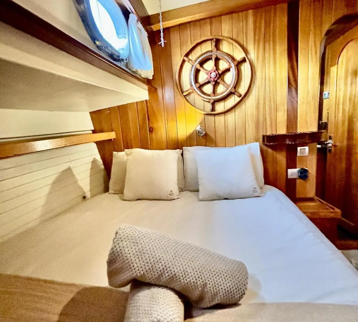 Hotel Wooden Boat- La Goletta Barcelona 0*,
